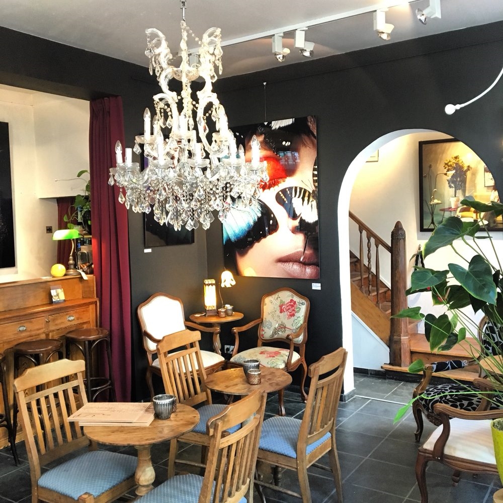 Art Gallery Think Jazzy Art Gallery & Bar