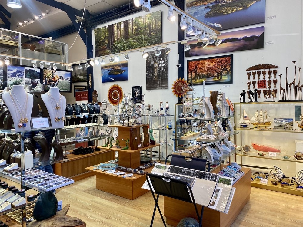 Art Gallery White Ocean Gallery