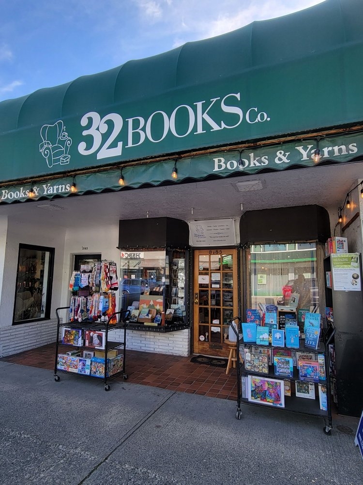 Art Gallery 32 Books & Gallery