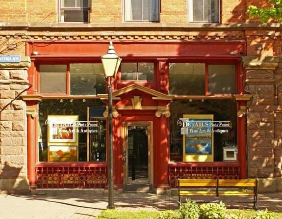 Galerie d'art Details Past And Present Fine Art Gallery