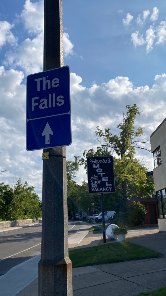 Galerie d'art Henri's Motel