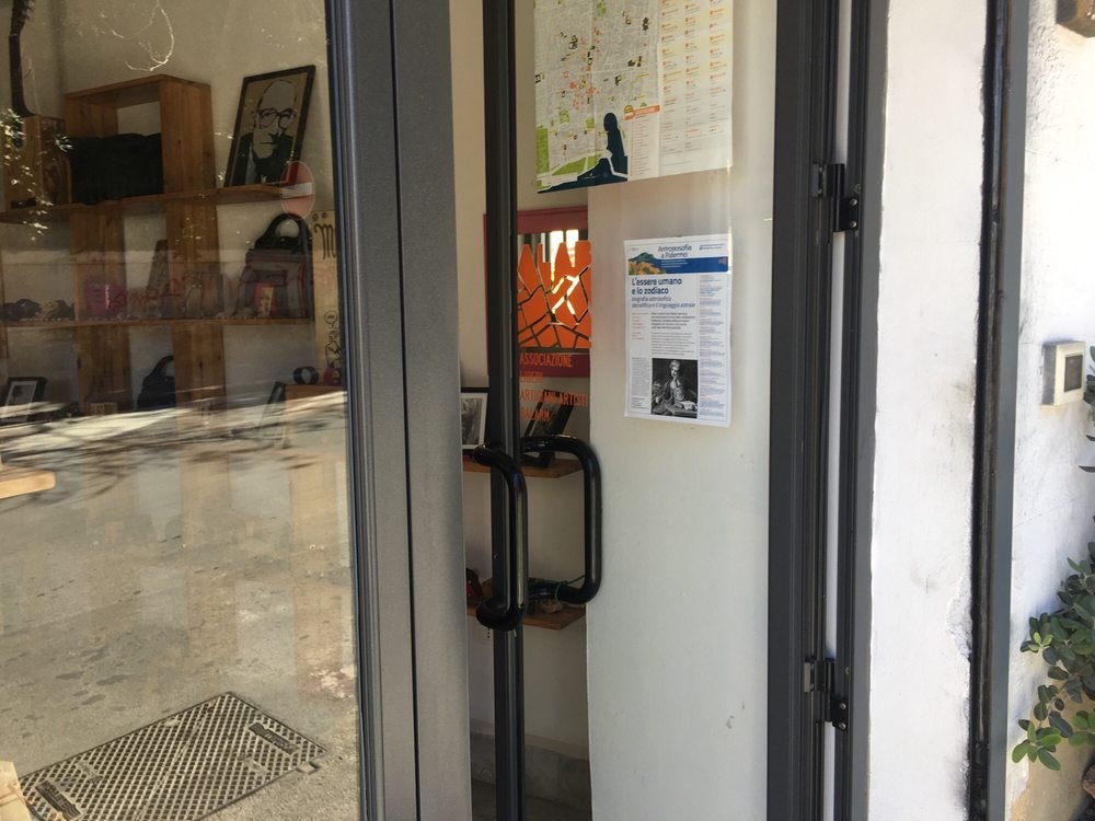 Art Gallery Handschimanu