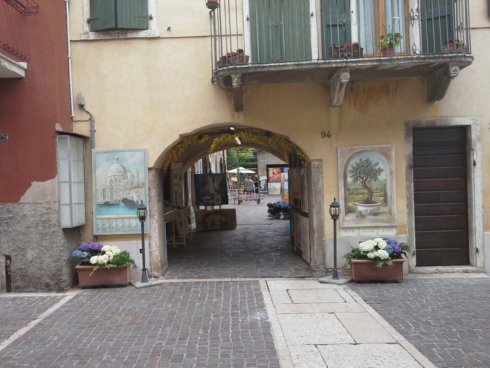 Art Gallery Galleria D'arte Arcobaleno