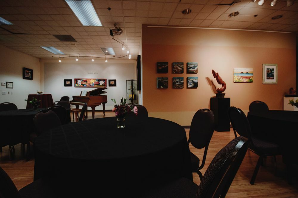 Art Gallery Gina M Woodruff Gallery - Long Beach