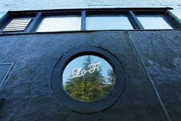 Art Gallery Lo-Fi Performance Gallery